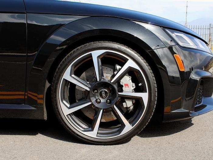 And these optional 20-inch, seven-spoke wheels add a nice finishing touch.