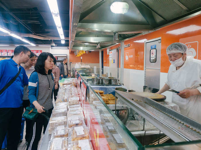 Though it did have a jian biang-station. Jian biang, a kind of Chinese crepe loaded with toppings, is a Beijing street food specialty.