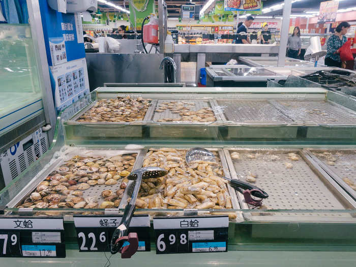 And a bunch of other shellfish. But for a hypermarket a couple of hours before the after-work rush, it looks positively barren.