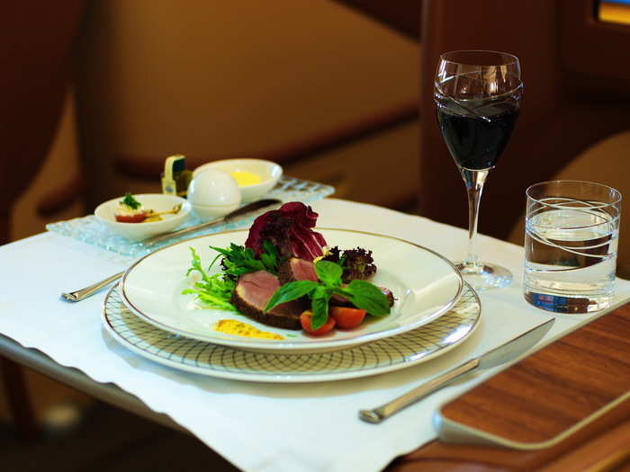 The airline offers both modern and traditional fine dining and Arabic signature dishes in its premium class cabins. First class passengers also have the option to request specially designed meals online in advance.