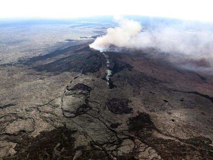 Another fissure can be seen trailing down the flank of the Pu