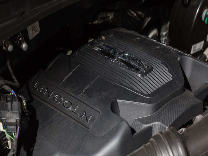 The twin-turbocharged 3.5-liter V6 engine cranks out 450 horsepower. Lincoln didn