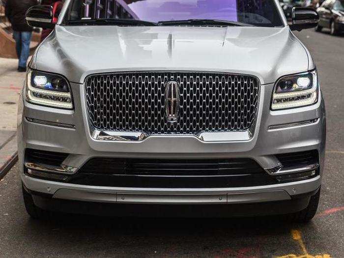 The Navigator really announces itself with its bold grille and front fascia: the grillework itself replicates the shape of the famous Lincoln star badge — which, by the way, lights up.