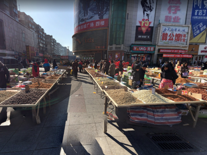 It also has this sprawling street market.