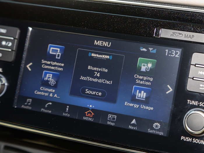 The seven-inch touchscreen in the center stack is less impressive. The Nissan