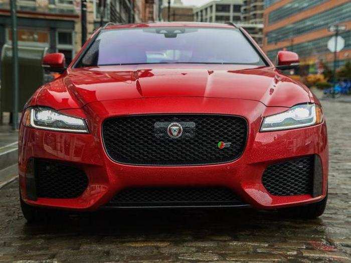 The Jaguar corporate front grille and angular LED headlights set the tone stylish and aggressive tone for the rest of the car.