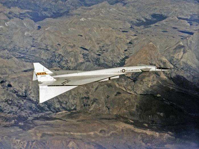 It had six General Electric J-93 turbojets, each providing the XB-70 with 30,000 pounds of thrust.