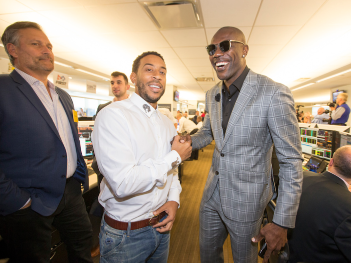 Ludacris and former NFL Pro Bowler Terrell Owens gave a friendly handshake.