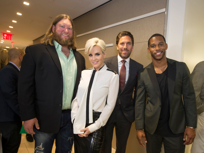 Jenny McCarthy, Eric Mangold, Henrik Lundqvist and Victor Cruz made an appearance.