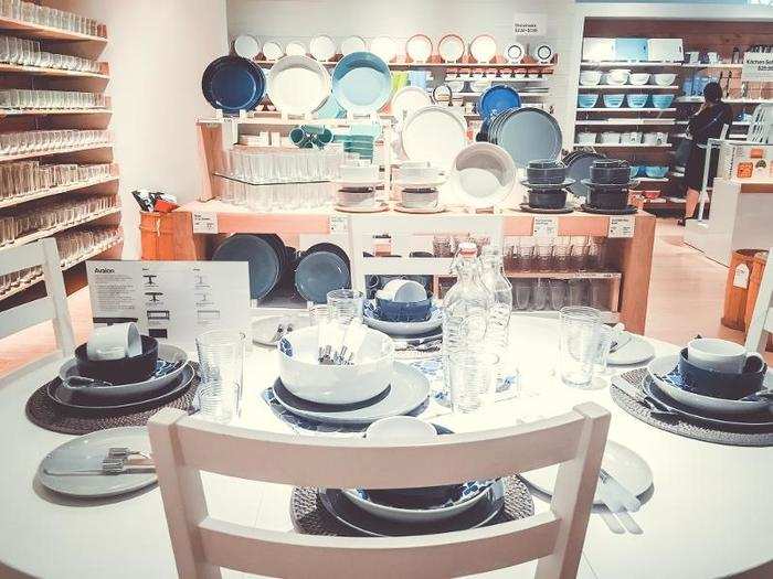 The displays were kept simple, aiming to emulate what the dish set would look like in someone