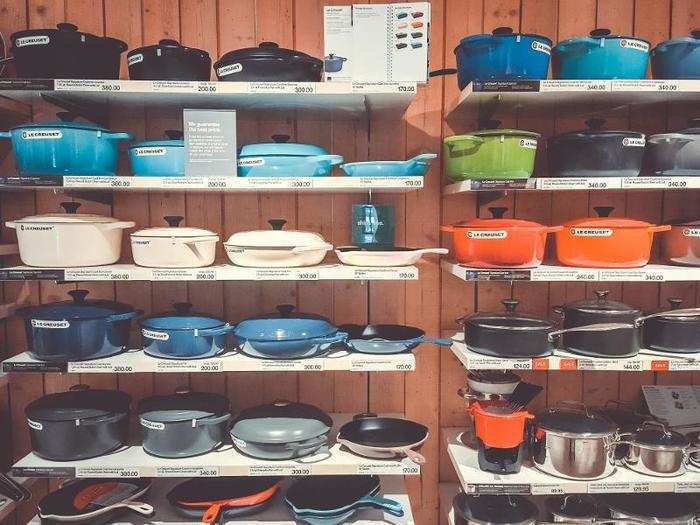 The kitchen products took up a huge portion of the first floor. There were tons of pots and pans to choose from, ranging in price from $70 to almost $400. It also sold place mats, cutlery, dishes, serving plates, and more.