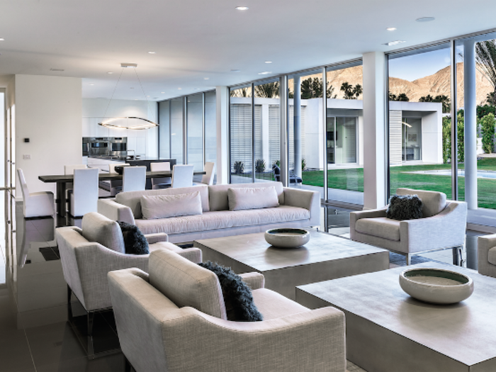 The home had a very low construction cost—one fourth the price per square foot as its high-priced neighboring residences. The architect has completed 200 similar homes in the Palm Springs region.