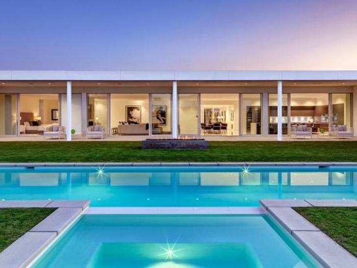 In Palm Springs, California, the Linea Residence G has a huge pool.