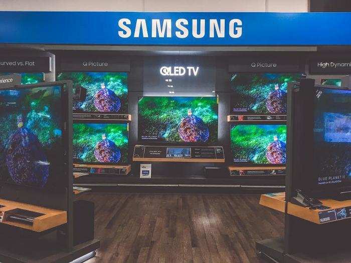 I knew the selection would be bigger at Best Buy, but the way it was displayed was a lot more appealing than at Sears. It was a lot more inviting of a space to shop in. The prices on TVs were lower at Best Buy. Most TVs cost about $1,000 at Sears, but there were large TVs for well under that at Best Buy.