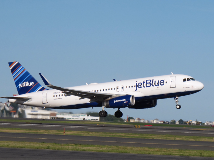 2. JetBlue Airways: 812 points.