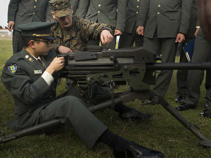 23. MK19 grenade machine gun