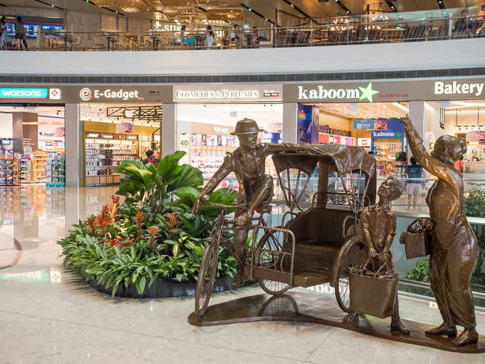 The airport has tons of shops and restaurants on its land-side. Because the airport is so accessible — only about 20 minutes from downtown by car — many Singaporeans come just to shop and eat, particularly during the holidays. It doesn