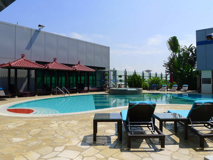 Terminal 1 has a rooftop swimming pool that travelers can access for 17 SGD ($13). It also has a Jacuzzi, showers, and a bar.