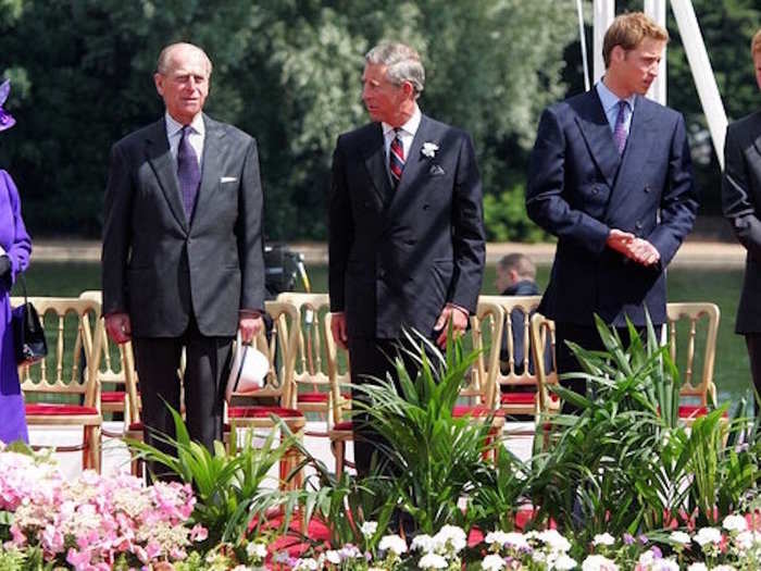 2004: A memorial fountain dedicated to the late Princess Diana was unveiled in Hyde Park, London. The House of Windsor buried the hatchet with the aristocratic family of Diana earlier that week, almost seven years after her brother savaged the royals in his funeral eulogy.