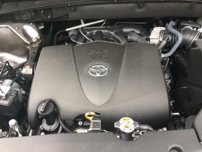 Under the hood of our Highlander SE is a 295 horsepower, 3.5-liter, naturally aspirated V6. The Hybrid model adds Toyota