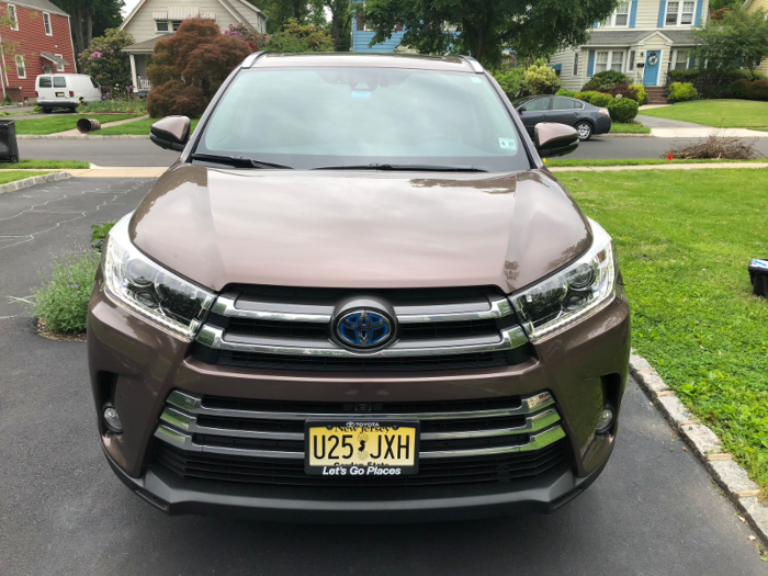 For 2016, Toyota gave the front end of the Highlander a significant makeover, complete with a massive chrome grille. Personally, I think the Highlander