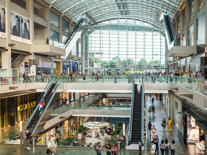 The shopping mall was absolutely massive, with just about every high-end brand you can think of — Hermès, Chanel, Dior, and Cartier, to name a few.