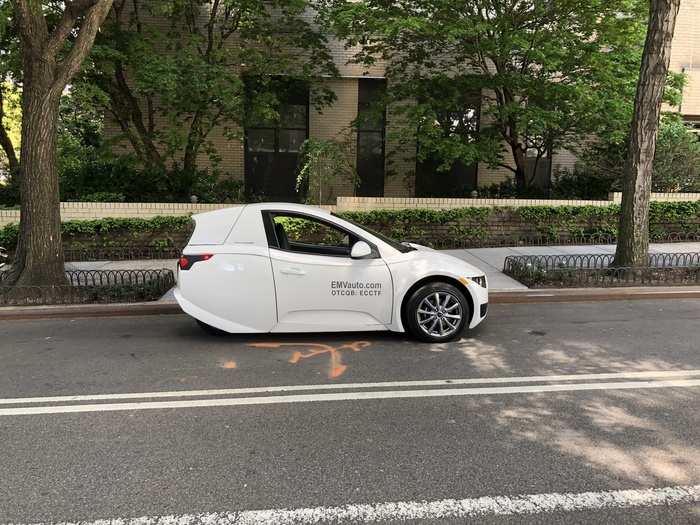 As you can see, parking this little guy anywhere in Manhattan, a parking-challenged place, would not be difficult.