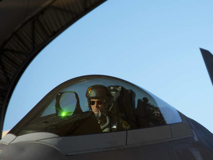 The Raptor is equipped with a Head-Up Display (the round green monitor to the left of the pilot