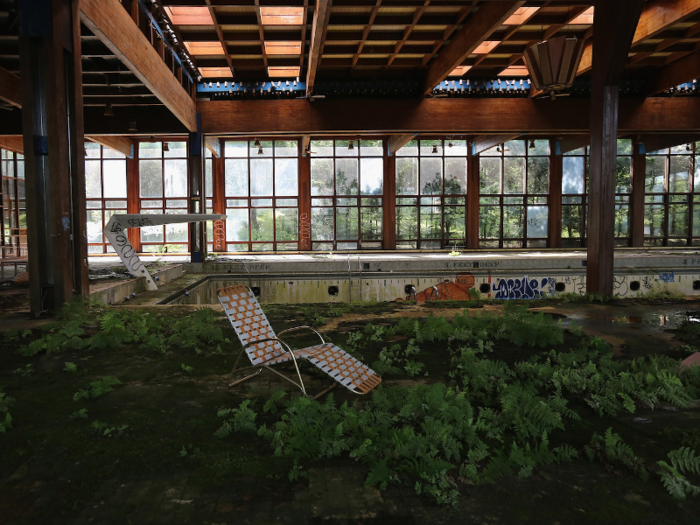 This abandoned hotel in the Catskill Mountains of New York has seen better days. The hotel