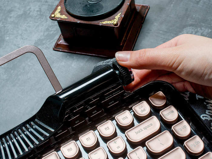 The wheel that used to help feed paper into a typewriter