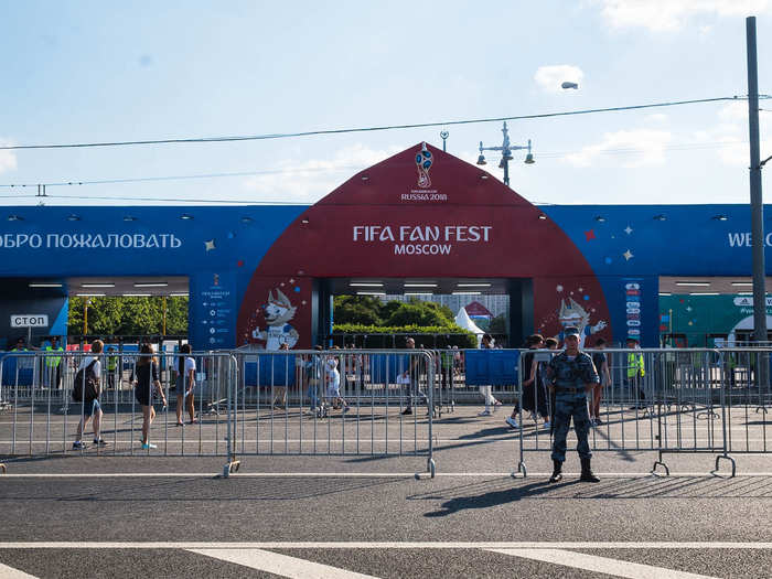 The security is tight around the Fan Fest. There were tons of policemen, soldiers, and barriers to manage crowd control. With a capacity for 25,000 people, it