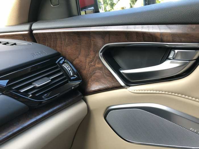 That is some nice wood trim!