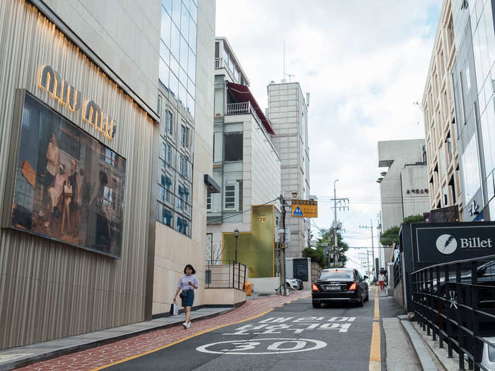 TimeOut Seoul called Cheongdam "the epitome of everything that is dislikeable about the Gangnam area. Expensive, exclusive and elite; Cheongdam