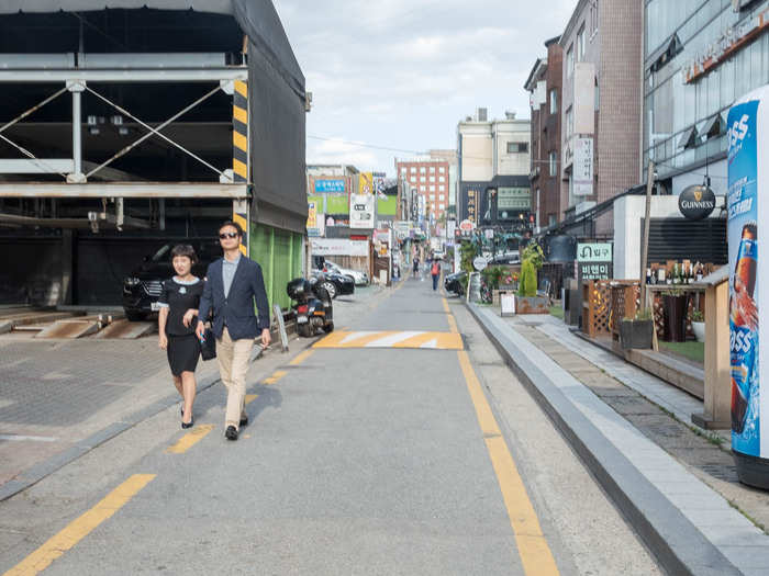 Cheongdam is often featured on Korean TV as a backdrop for wealthy characters. There was even an entire TV show called Cheongdam Alice, where the main character tries to work her way into its wealthy society.