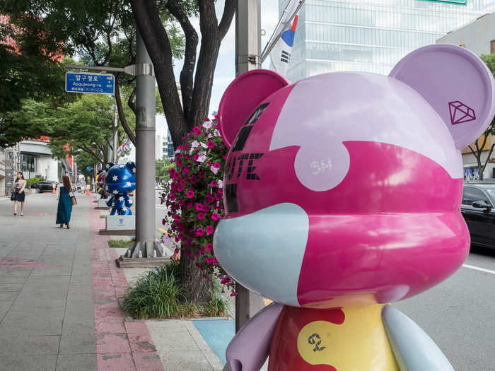 There are 17 similar statues representing the top K-Pop celebrities along the road. I saw more than a few young Koreans stop by to take selfies with the statues.