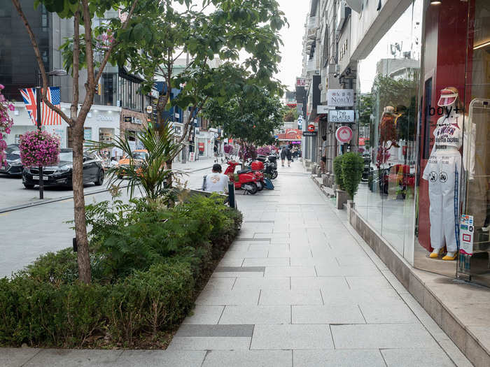 I started my tour of Gangnam on Apgujeong Rodeo Street. The street, named for its similarity to Los Angeles