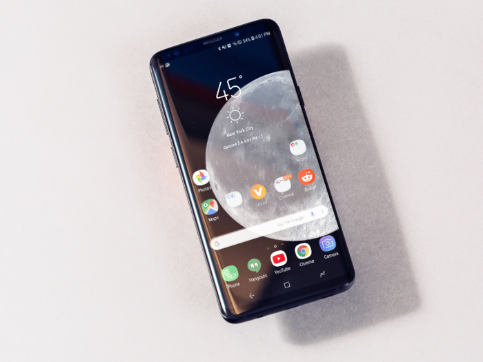 The Galaxy S9 has a better design than the LG G7.