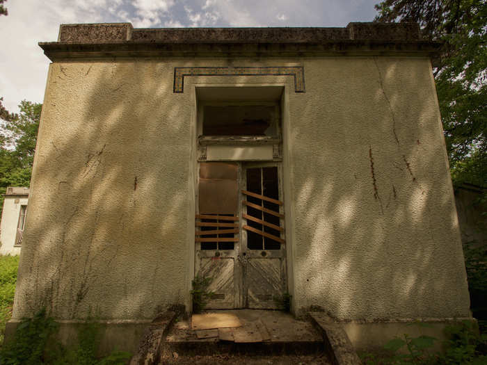 The site was rarely used as an exhibition space after the start of WWI, when it served as a hospital for colonial troops.