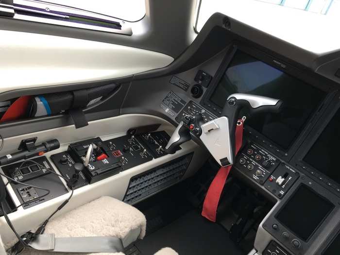 Phenom 300E uses a traditional control yoke instead of the side stick found on the Legacy 500.