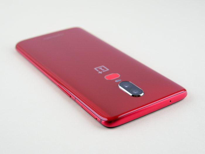 The company went with glossy glass for the red instead of the matte texture from the white OnePlus 6.