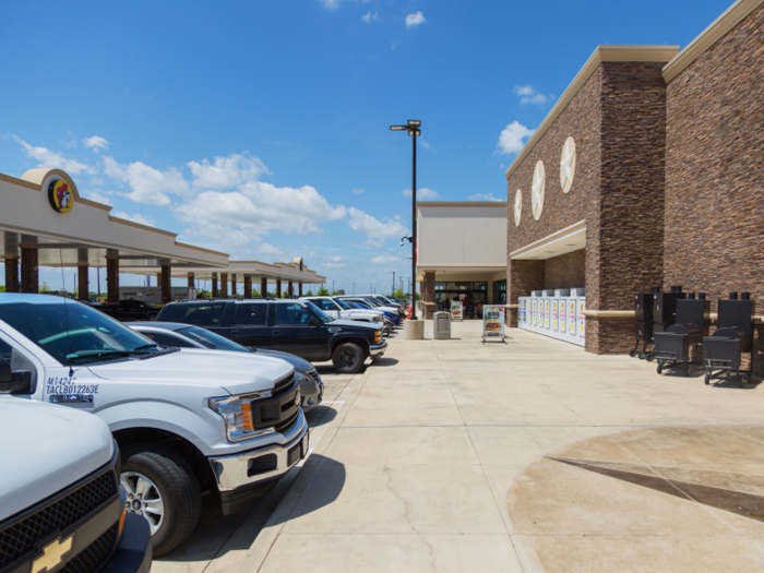 Our appetites satiated, we decided to partake in Buc-ee