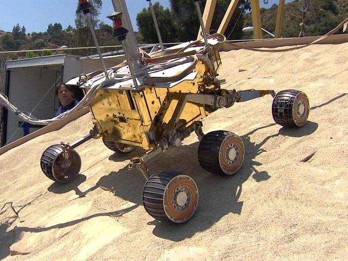 Engineers back on Earth rehearsed moves the rover might make into the Endurance crater, hoping to avoid disaster.