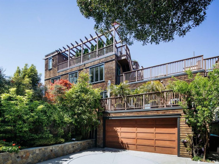 The house is one of the last single-family residences in Nob Hill. It