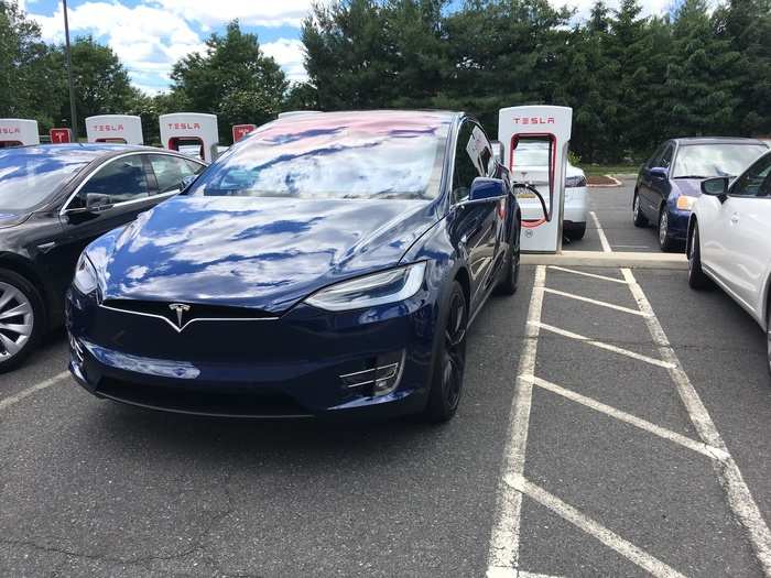 About an hour into the trip, we stopped for lunch in Hamilton, New Jersey after which I decided to top off the battery at a Supercharger. The Hamilton Supercharger station boasts six Superchargers. When I got there, four of the six were full.