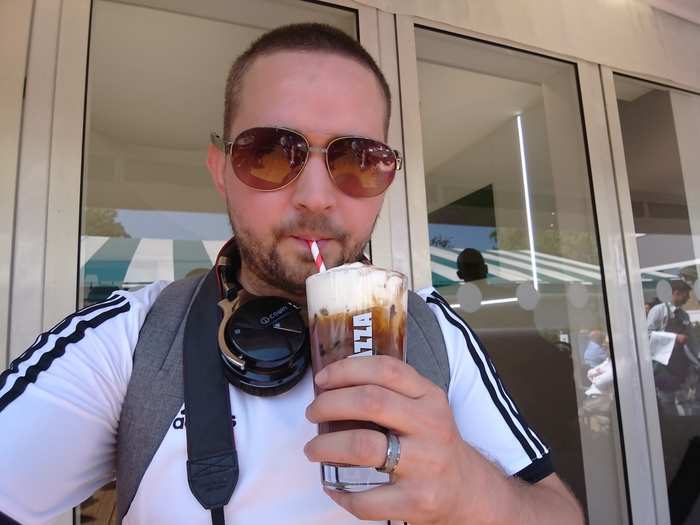 I went for a non-alcoholic iced mocha, with cream on top. It started off sweet and creamy, then took on those dark coffee tones halfway through the glass. Delicious!