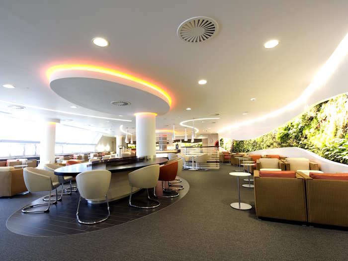 10. SkyTeam Lounge, Terminal 4, London Heathrow Airport — £40.00 ($53.60).