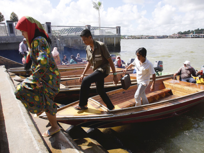 The use of water taxis earned Bandar Seri Begawan the nickname "Venice of the East."