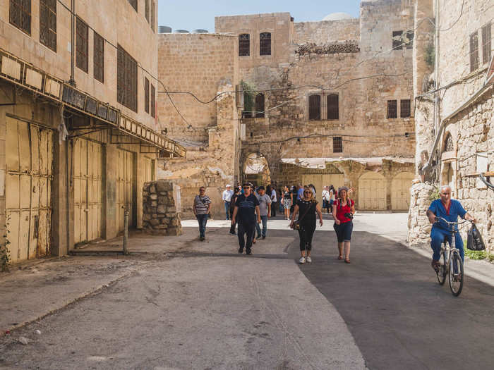 Shuhada Street and the surrounding area was once the commercial heart of Hebron, home to a wholesale market as well as many shops. But following the 1994 massacre and numerous terror attacks in Hebron during the Second Intifada in the 2000s, the IDF closed the street to Palestinians. The IDF also closed off access to H1 and closed the shops.