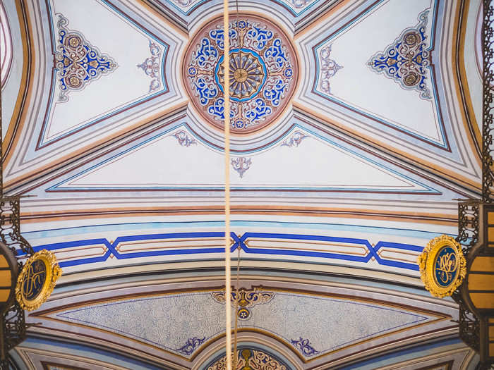 After the Six-Day War, the mosque came under Jewish control for the first time in 2,000 years. Jews entered the structure for the first time in 700 years. The ceiling of the mosque contains gorgeous Ottoman, Mamluk, and even Crusader-period architecture.