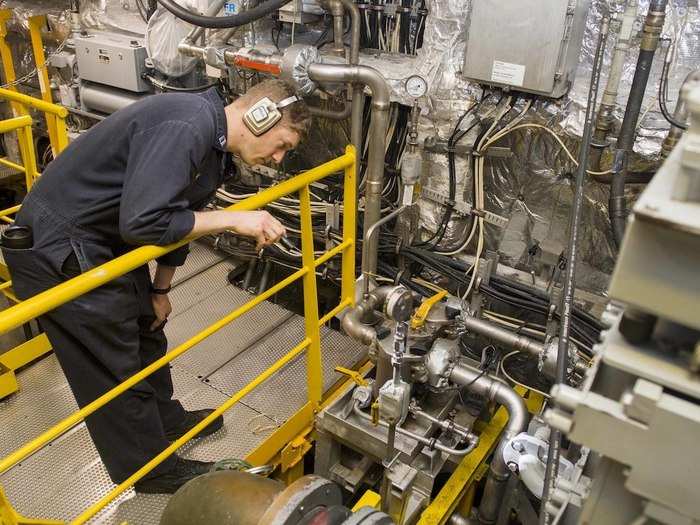 The LCS runs on a water jet propulsion with combined diesel and gas turbine engines.